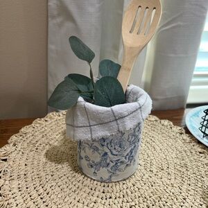 Floral tin Utensil Holder with Wooden Spoon